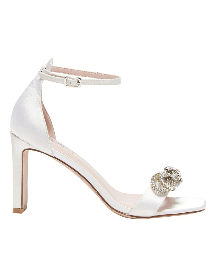 Best Sale βοΈ Pink Inc Honey π Sandals In Ivory Satin β