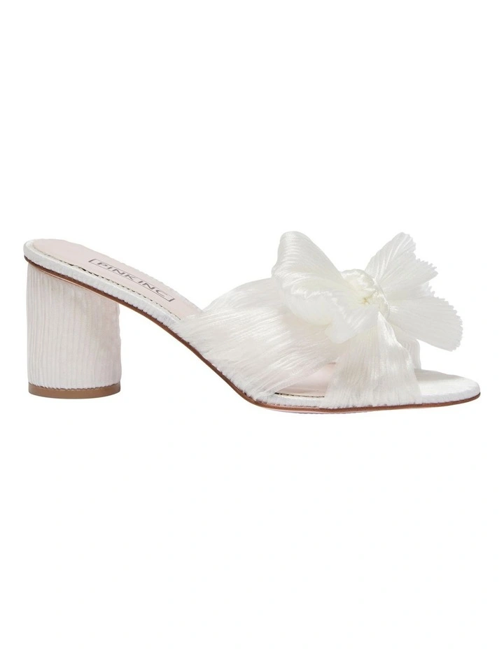 Outlet π Pink Inc Surge Ivory Fabric Sandals π―