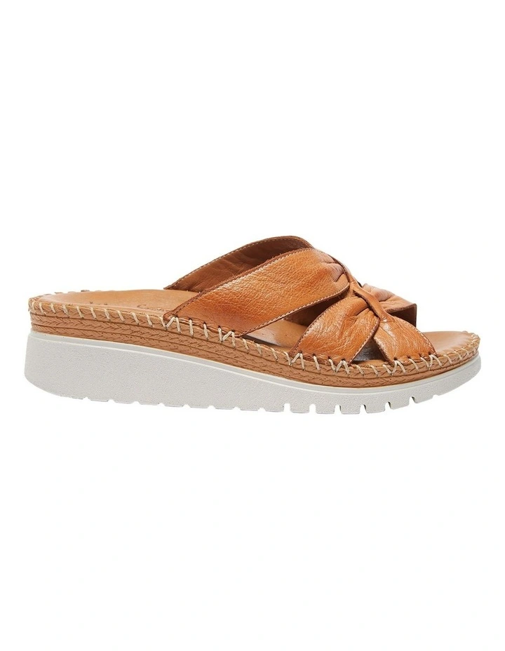 Brand new π€© Wide Steps Hannah Sandals In Tan Glove π