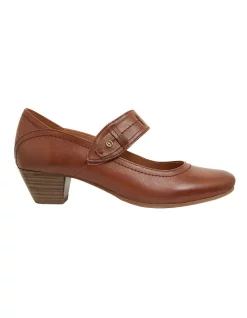 Discount ⭐ Wide Steps Appeal Cognac Glove Heeled Shoes 👏